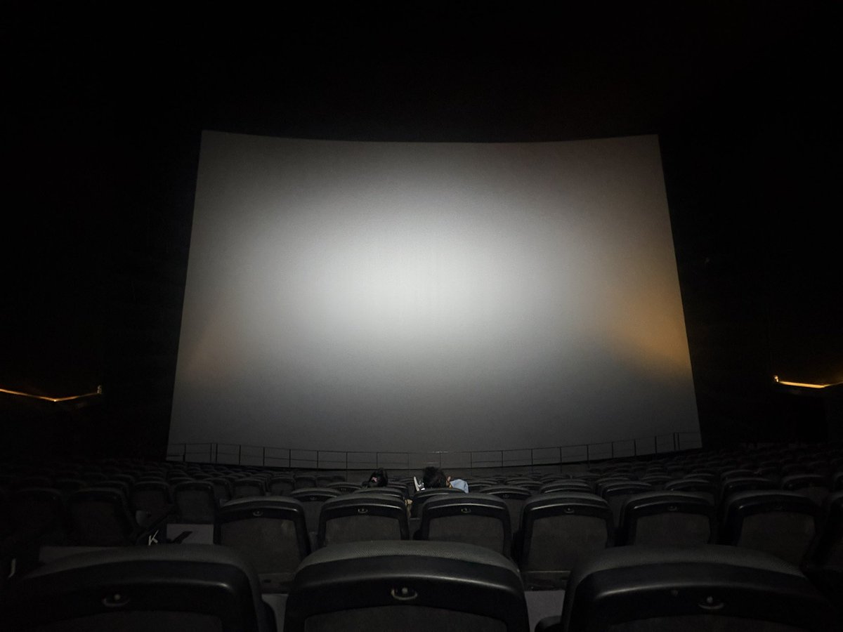 _oreo__ooo's tweet image. bro this is really 70mm what the fuck