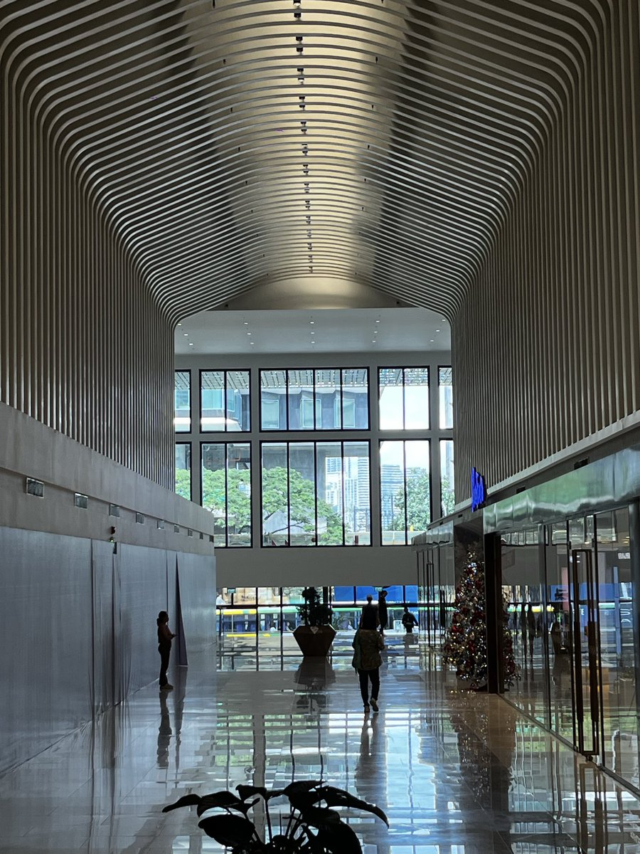 sergi_tron's tweet image. makati stroll