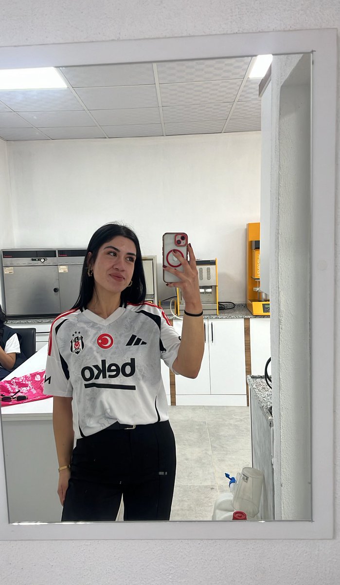 ipekkcktrk's tweet photo. inleyecek samiyen BEŞİKTAŞ diye🦅 https://t.co/gSipARACe7
