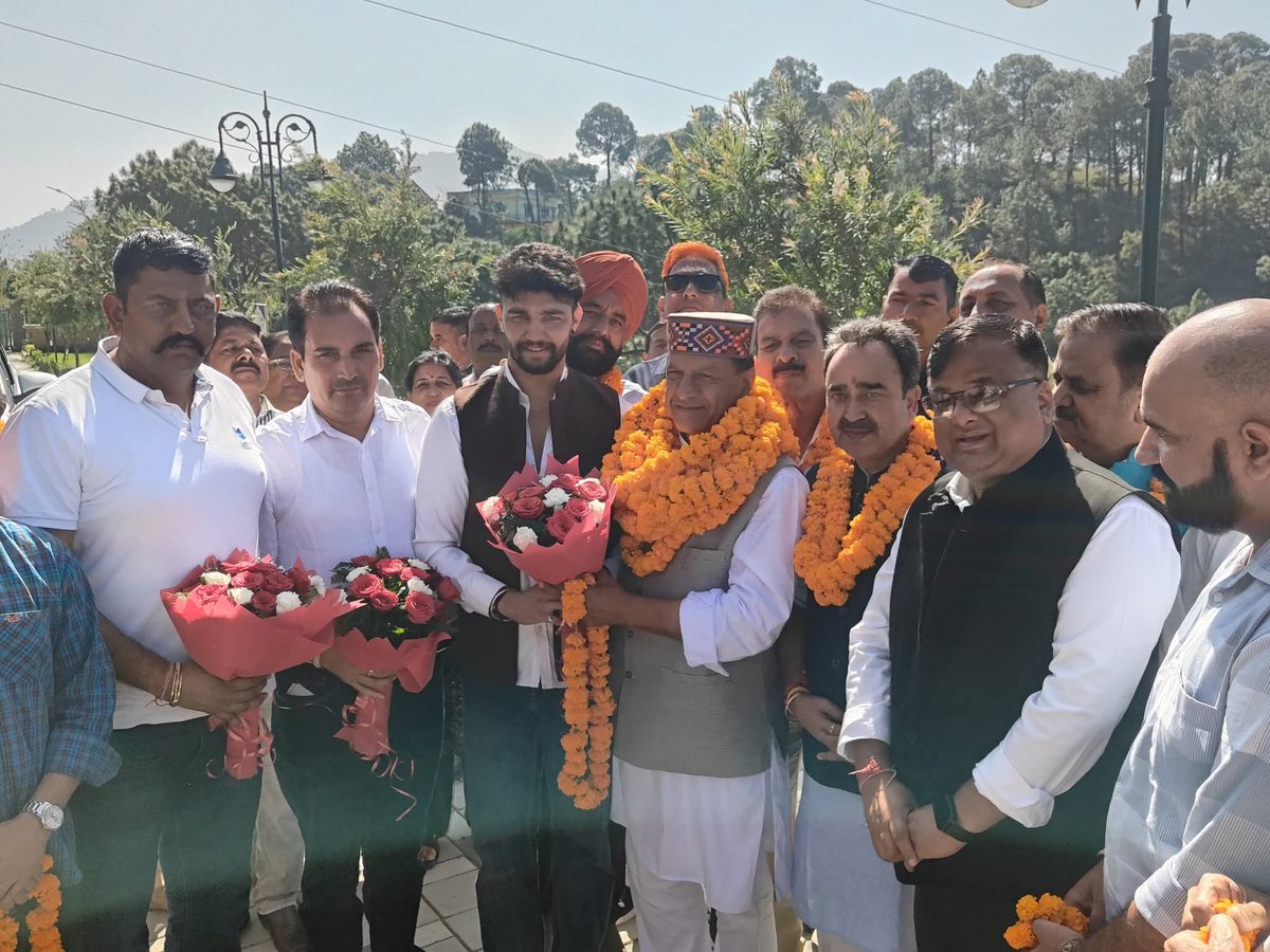 rajeevbindal's tweet image. आज सोलन सर्किट हाउस पहुंचने पर पार्टी पदाधिकारियों एवं कार्यकर्ताओं द्वारा किये गये स्वागत-अभिनन्दन के लिए हृदय से आभार।