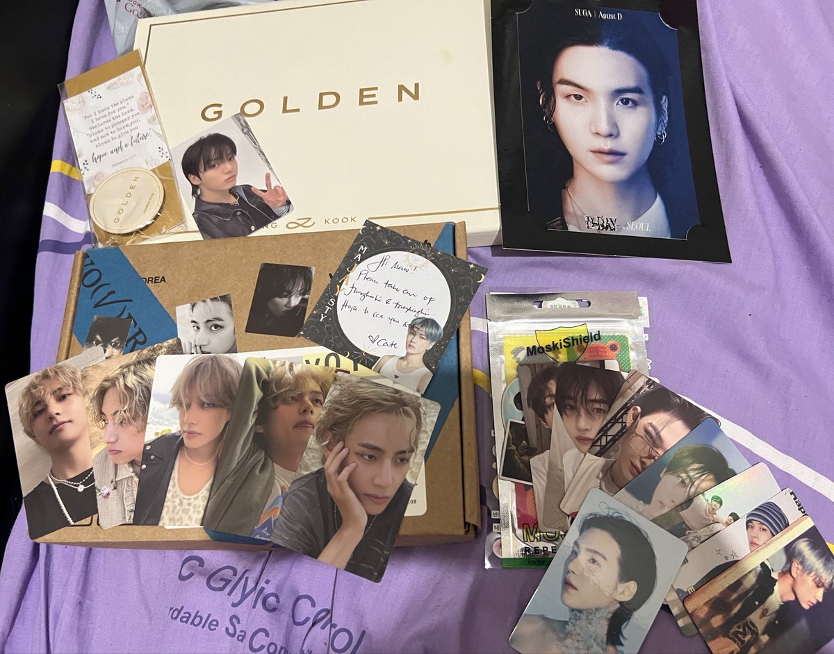winter_ggukie's tweet photo. hii ate @csuntae0821!!! received them todayy naa. my heart is so full jusq ang taekook ko😩 sama mo na rin constant wrecker na si yoongi🥹💗andami din freebiesss grabe na yan hahahaha see you the soonest talaga mapa enha or bts ganaps yan😘 https://t.co/df2q0ewoW3