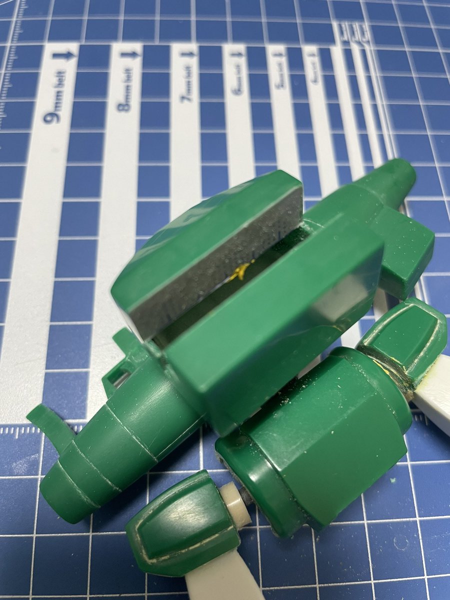caloriemate's tweet photo. 1/144ウォーカーギャリア続き

ウォーカーギャリアからギャリィウィル＆ギャリィホバーへの完全変形・分離・合���が可能ができるように改修

胴腰のつなぎは、30MMオプションパーツのマルチジョイント使用

足関節には、ウェーブプラサポ05で可動できるようにした

とても楽しい♪ https://t.co/3cuaE4hYRC