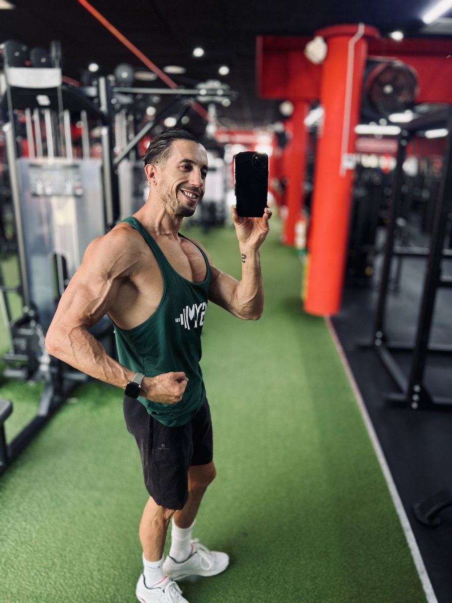 Entrenar, comer bien y llevar una vida saludable no es una moda. No es cosa de tres meses y ya está.

Es un estilo de vida.
Un compromiso contigo mismo 💪
#Disciplina #Hábitos #Fitness #Motivación