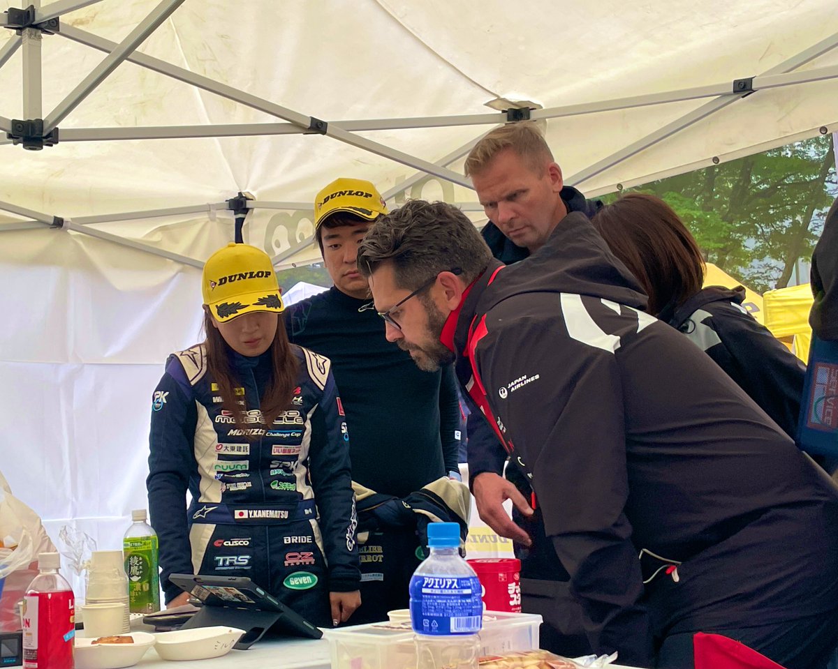 fujito7171's tweet image. 久万高原ラリー LEG1終了！
ハードな路面コンデションでしたが、
18.5秒差で女性クラス1位で折り返し！🙌
明日に向けた作戦会議も...！
きれいにしてもらってパルク保管！
 #全日本ラリー
 #久万高原ラリー