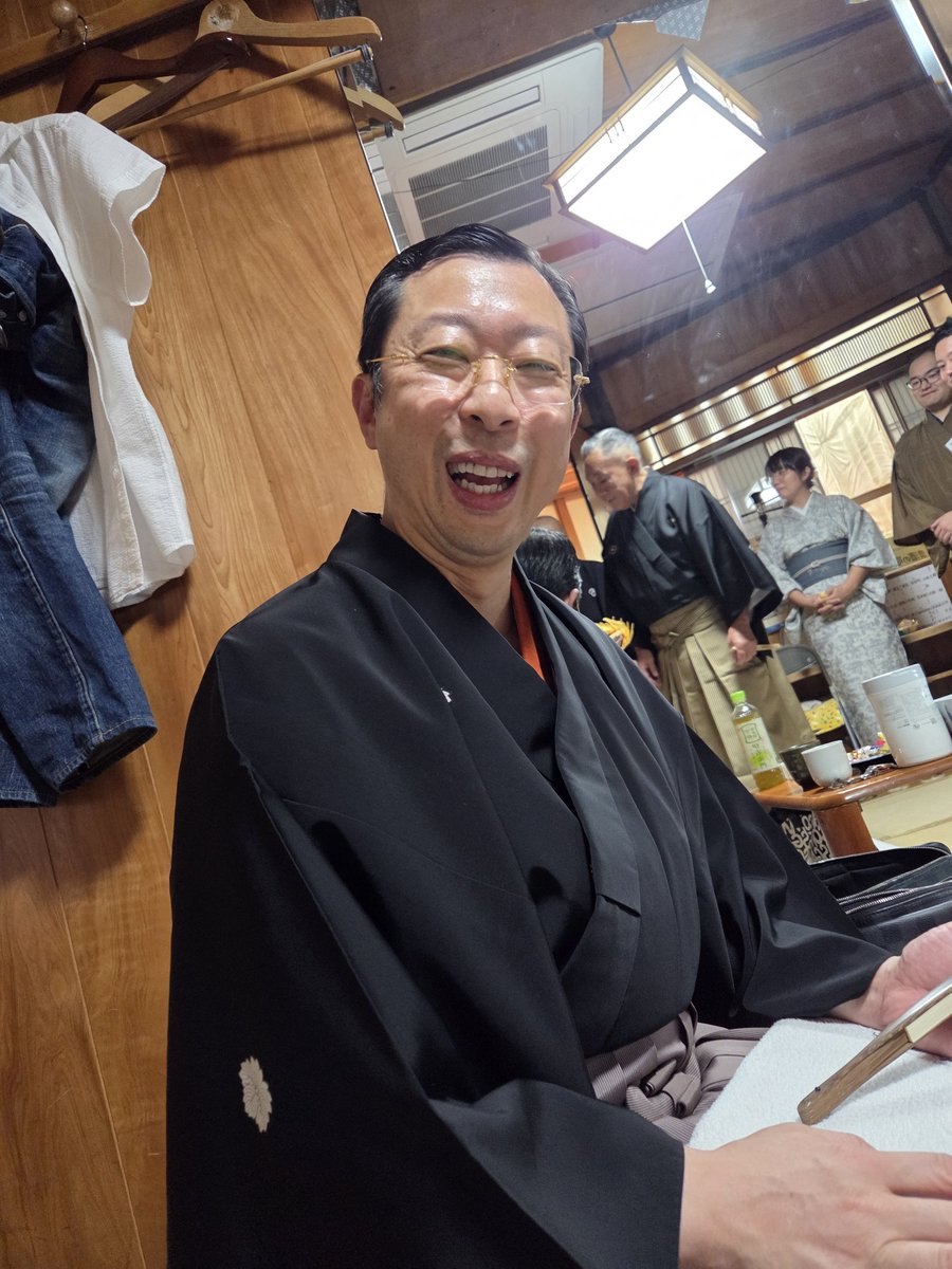末廣亭三日目❗主任　林家なな子師匠🎵大勢のお客様有り難うこざいます。楽屋はこんなんです。