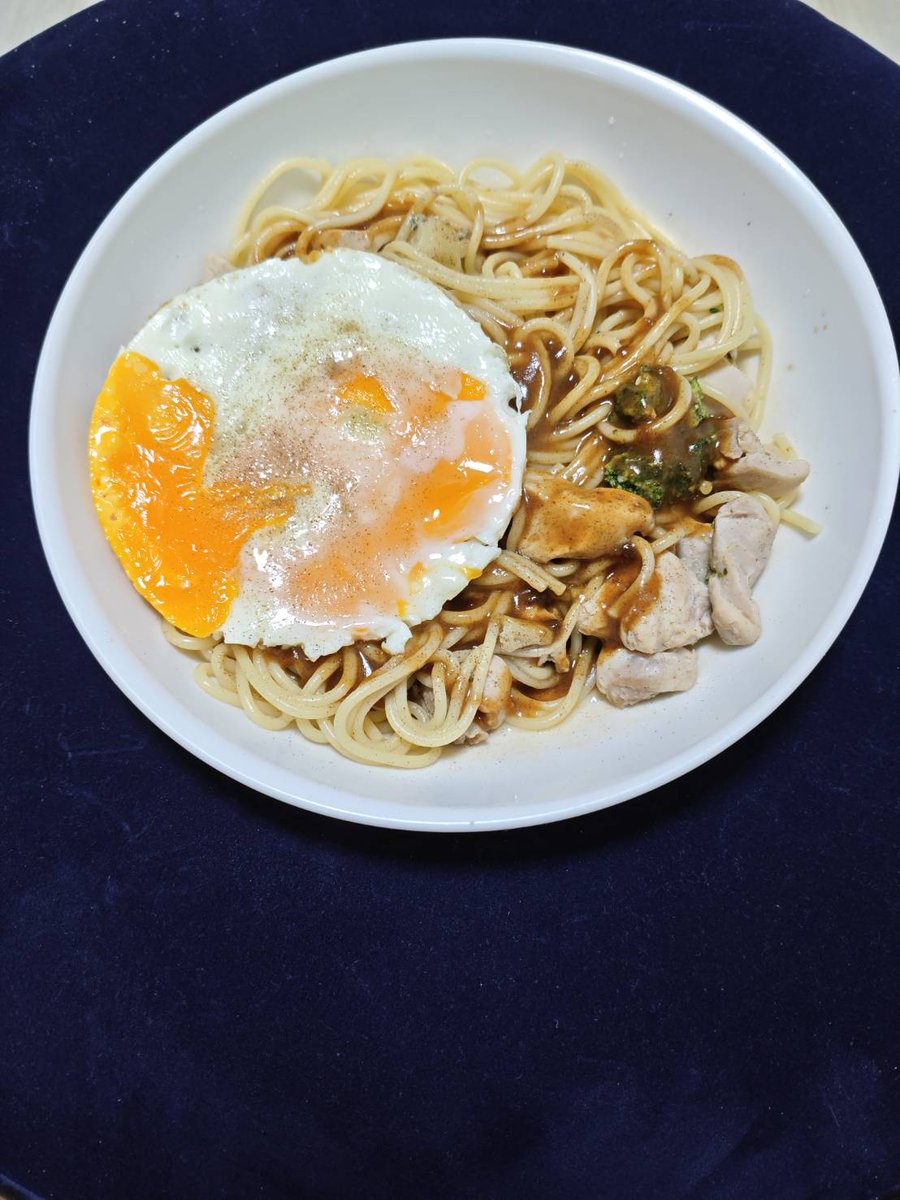 fukkey6's tweet image. 月見バーガーならぬ、「月見パスタ」みたいなインパクトのパスタ料理にしたかったけど、失敗しましたｗｗｗ