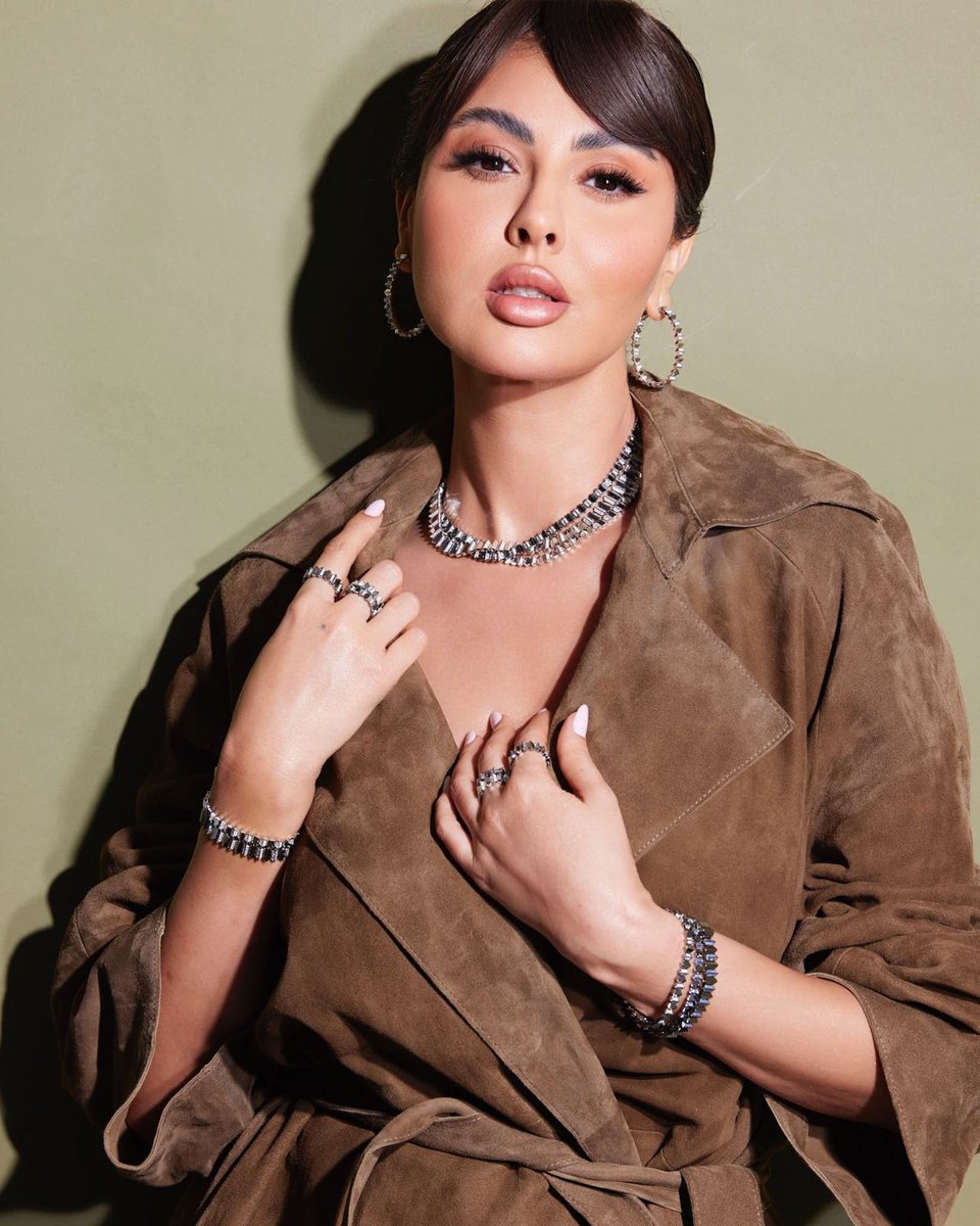 apm_monaco's tweet photo. Autumn mood with #MariamHussein 🩶 Urban edge, effortless chic, and silver statement pieces. Explore now: https://t.co/QjyhBIE29K
#APMmonaco #AutomnebyAPM https://t.co/vAgY6MJD4M
