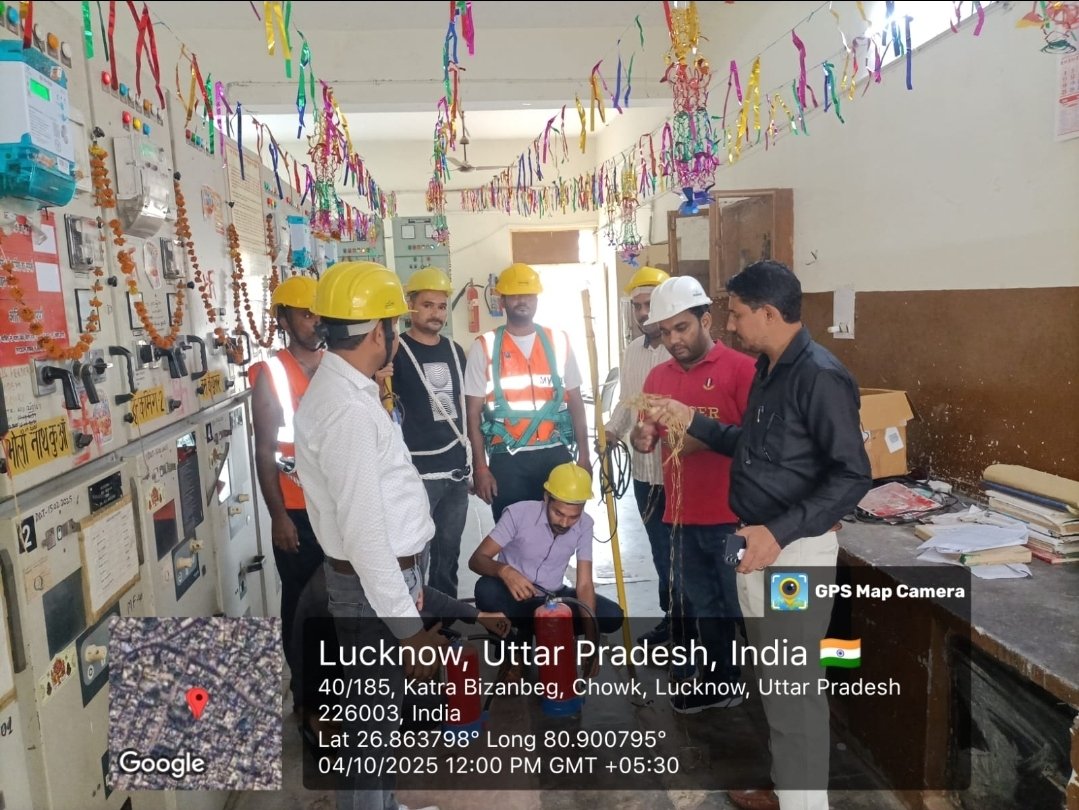 LkoSdo's tweet photo. लखनऊ मध्य क्षेत्र लखनऊ के चौक मंडल के ठाकुरगंज खंड के अंतर्गत चौपटिया उप केंद्र पर सभी कर्मचारियों को विद्युत सुरक्षा संबंधी प्रशिक्षण दिया गया एवं विद्युत सुरक्षा उपकरणों के प्रयोग  करने की जानकारी दी गई। @aksharmaBharat @EMofficeUP @EuddThakurganj @MVVNLHQ @MVVNLmd @SE_EUDC_CHO https://t.co/uA8bLKw0bV