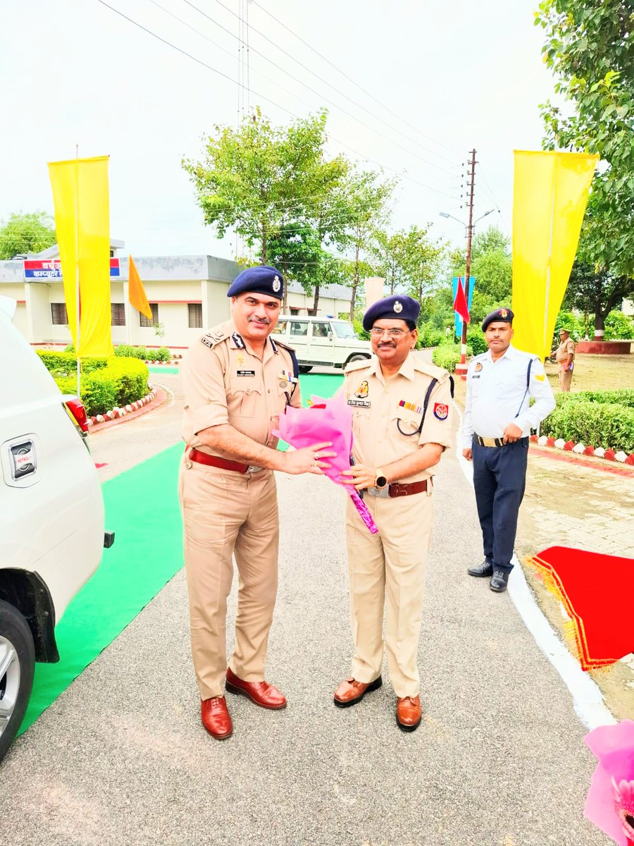 आज पुलिस प्रशिक्षण विद्यालय, सुल्तानपुर के अधिकारियों, कर्मचारियों और प्रशिक्षणार्थियों को पुलिस महानिदेशक प्रशिक्षण श्री राजीव सभरवाल, आईपीएस महोदय का मार्गदर्शन प्राप्त हुआ.....💐🙏