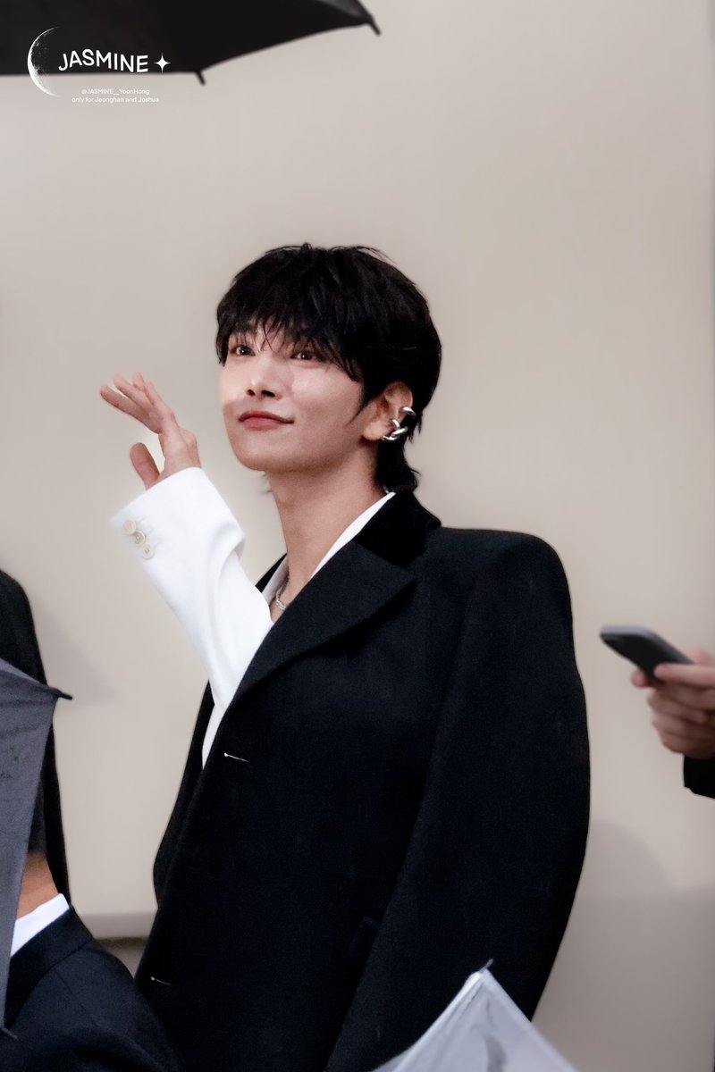 JASMINE__522's tweet photo. 251003  

#JOSHUAxGIVENCHY 
#GivenchySS26 
#ParisFashionWeek  
#JOSHUA #조슈아 #ジョシュア
#SEVENTEEN #세븐틴
@pledis_17 @givenchy https://t.co/570q4PTARx