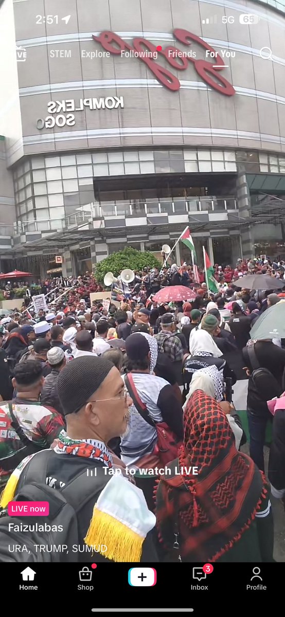mirullxzmn's tweet photo. Ku sangkakan himpun pasal Palestine, lah tiber dipolitikkan, HAHAH pandai ambil kesempatan dalam kesempitan diorang ni, punyalah semangat bawak bendera Palestine tu semua, tiber borak politik. Apapun #FreePalestine #FreeSumud https://t.co/8PgufLBAAo