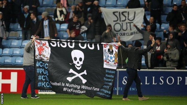 ThatCovPod's tweet image. Sheffield Wednesday - we've been there too.
Pitch invasions, tennis balls, plastic pigs, boycotts, protests at the EFL offices in London. We tried it all, and we came out the other side.
Hope to see a show of solidarity at Hillsborough today from both sets of fans, and a…