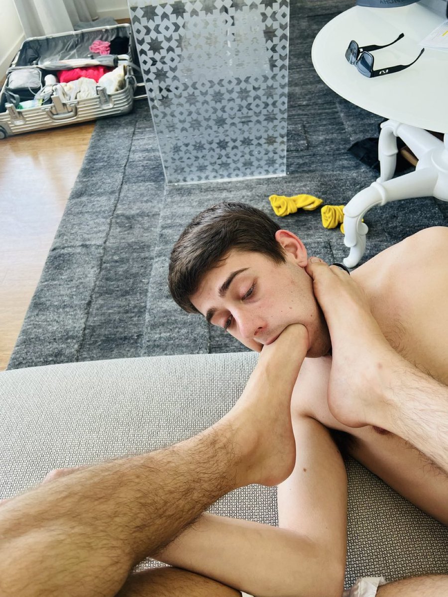 AngelRiveraXXX's tweet photo. Fuck his face with everything you can shove down his throat. @JoeyMillsXXX https://t.co/g5LIVdM7bE
