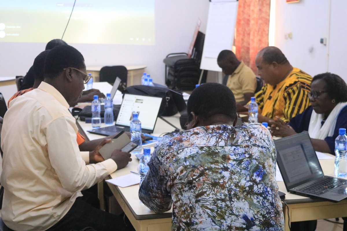 SaveChildrenBF's tweet image. #BurkinaFaso | Du 02 au 03 oct. 2025, @SaveChildrenBF  et ses partenaires ont formé 35 acteurs sur l’#EducationEnSituationdUrgence.
🎯 Objectif : assurer la continuité de l’apprentissage des enfants touchés par les crises.
#ESU #EducationPourTous