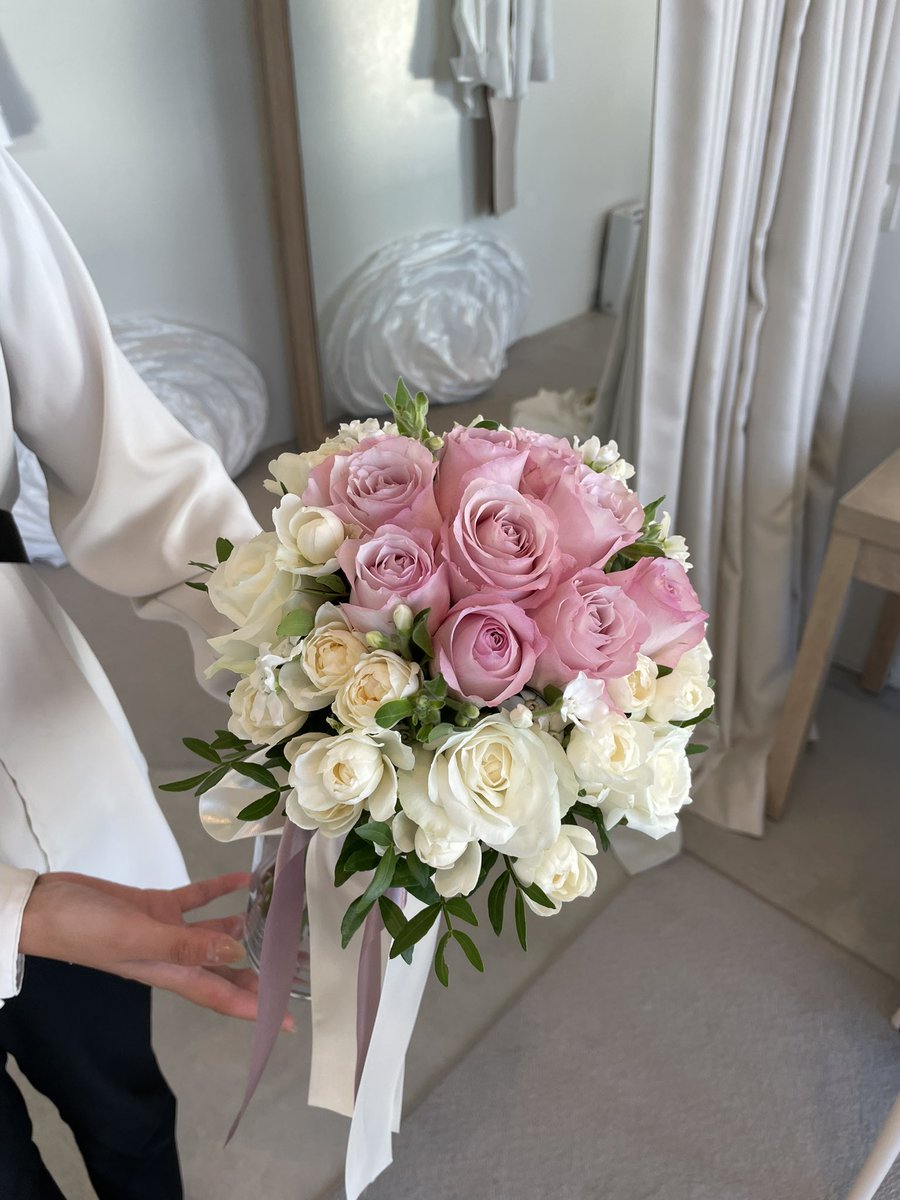 travtebasaki's tweet photo. 本日、結婚式でした！

青い空、青い海を望む最高の環境で、
妻が一目惚れしたチャペルで永遠の愛を誓い合いました。
その後の昼食パーティでは沖縄ならではの三線演奏も。

至らないところもありましたが、無事やり遂げました！！
ずっと超幸せな家庭を築きます！！！ https://t.co/jlrIi5ETzA