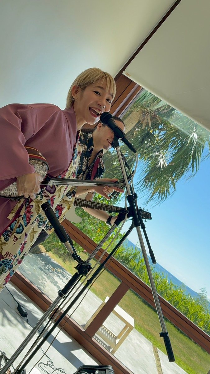 travtebasaki's tweet photo. 本日、結婚式でした！

青い空、青い海を望む最高の環境で、
妻が一目惚れしたチャペルで永遠の愛を誓い合いました。
その後の昼食パーティでは沖縄ならではの三線演奏も。

至らないところもありましたが、無事やり遂げました！！
ずっと超幸せな家庭を築きます！！！ https://t.co/jlrIi5ETzA