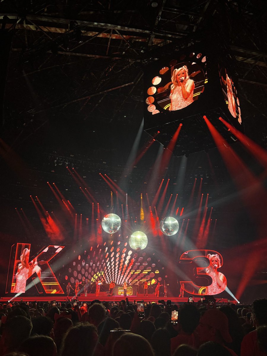 ik denk niet dat ik ooit iets beter ga meemaken dan dit. 

voor altijd onze K3 🩷