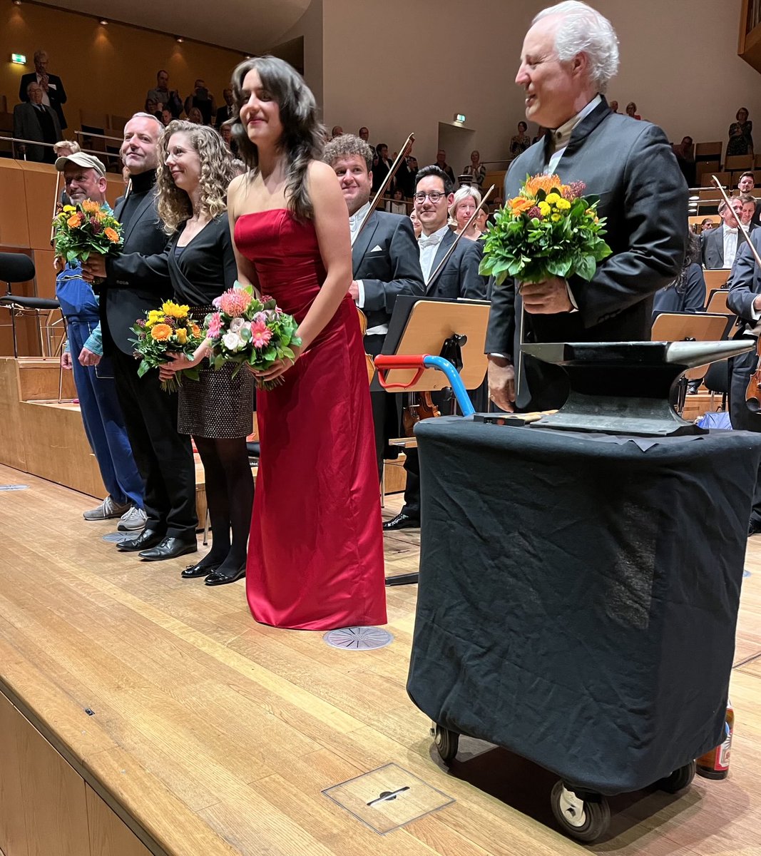 Die Bamberger Symphoniker sind SPITZE! Die Eröffnung der Saison hat SPIELFREUDE gezeigt und gebracht😊!
Schön, dass auch der Kinderchor der Domchöre mitgewirkt hat. Den Symphonikern Spielfreude, den Zuhörenden Spielgenuss.