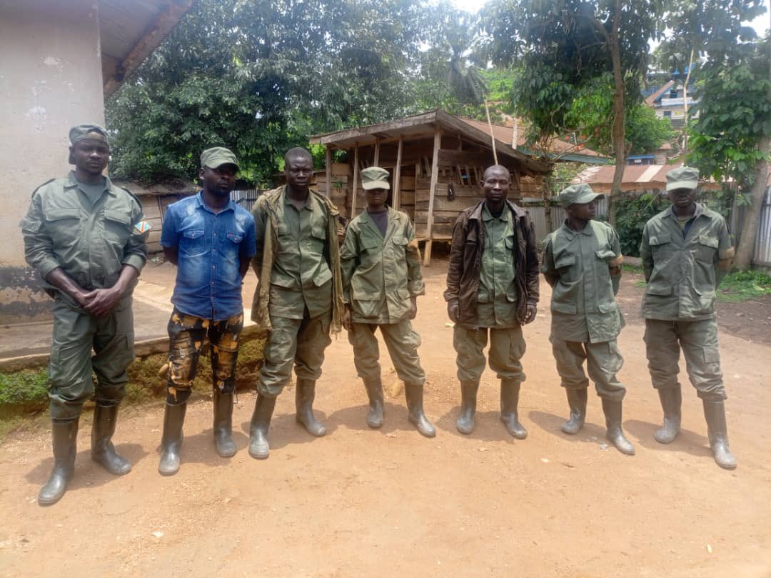 michombero's tweet photo. #RDC 🇨🇩: 10 nouveaux « commandos » avec 6 Armes et autres effets militaires, tournant le dos au M23 pour rejoindre l’armée congolaise. https://t.co/n2tr0eAKpf