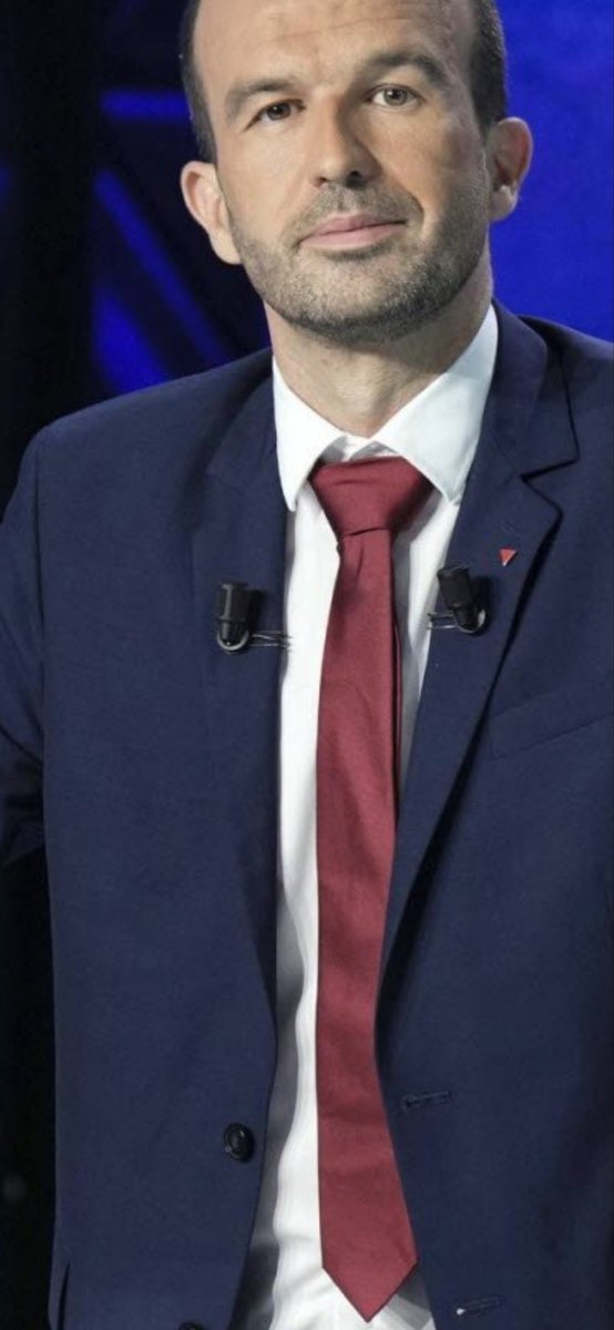 OutContext13Pol's tweet photo. Un problème de cravate à gauche ? https://t.co/1Bi4NckiY1