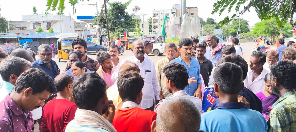 ahtuwarangal's tweet photo. We conducted the awareness program at Labour Adda, Waddepally Church, Hanamkonda about (35) Labour persons attended #humantraffciking #labourtrafficking #sexualtrafficking #childmarriage #Cybercrime
@tg_ahtuofficial
@TelanganaDGP
@cpwarangal https://t.co/fgLTyH7wsR