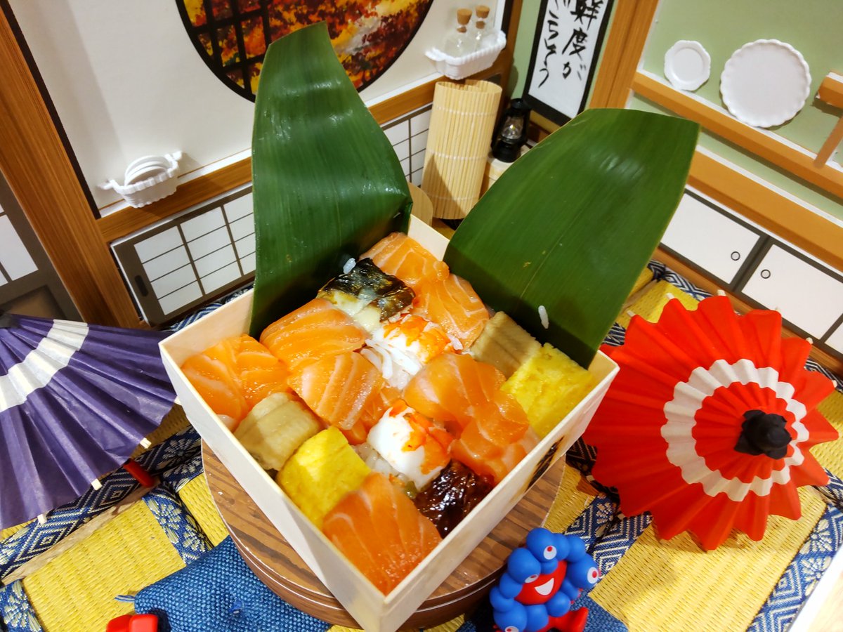 ringringringss's tweet photo. #万博箱寿司  #万博グルメ
大阪関西万博で、大起水産の箱寿司体験に行ってきた🎵
参加した人、ノリが良くて楽しかったー。『やっぱすっ��ゃねん』で押しました☺️もちろん、サーモンがめっちゃ、美味しかったよー https://t.co/vcUOTFpSm7