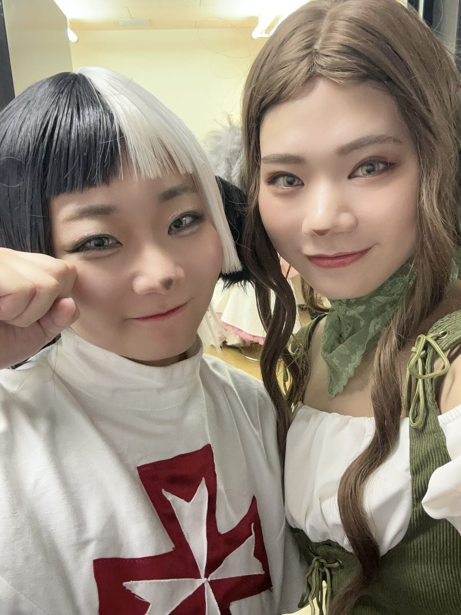 笑顔と声がベリーキュートなゆりえちゃん！

初日の稽古着がななみさんも含めて3人とも黒のトップスにピンクのボトムスで被ったのは奇跡だったね…！きっと気が合うんでしょう☺︎

歳が近くてとっても喋りやすかったです💓いつか一緒にアクロバットやりましょ♪

 #丘ノマタ旅