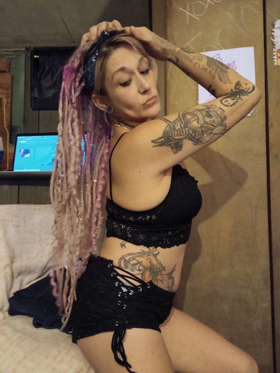 onlyfans.com/phonix_storm if you get one of your friends to go subscribe I will make a subscription tag for you if you let me know your friend's name that's just describe to my profile and give you a month free 4 each friend hope your favorite single mom out and tryin to buy a home
