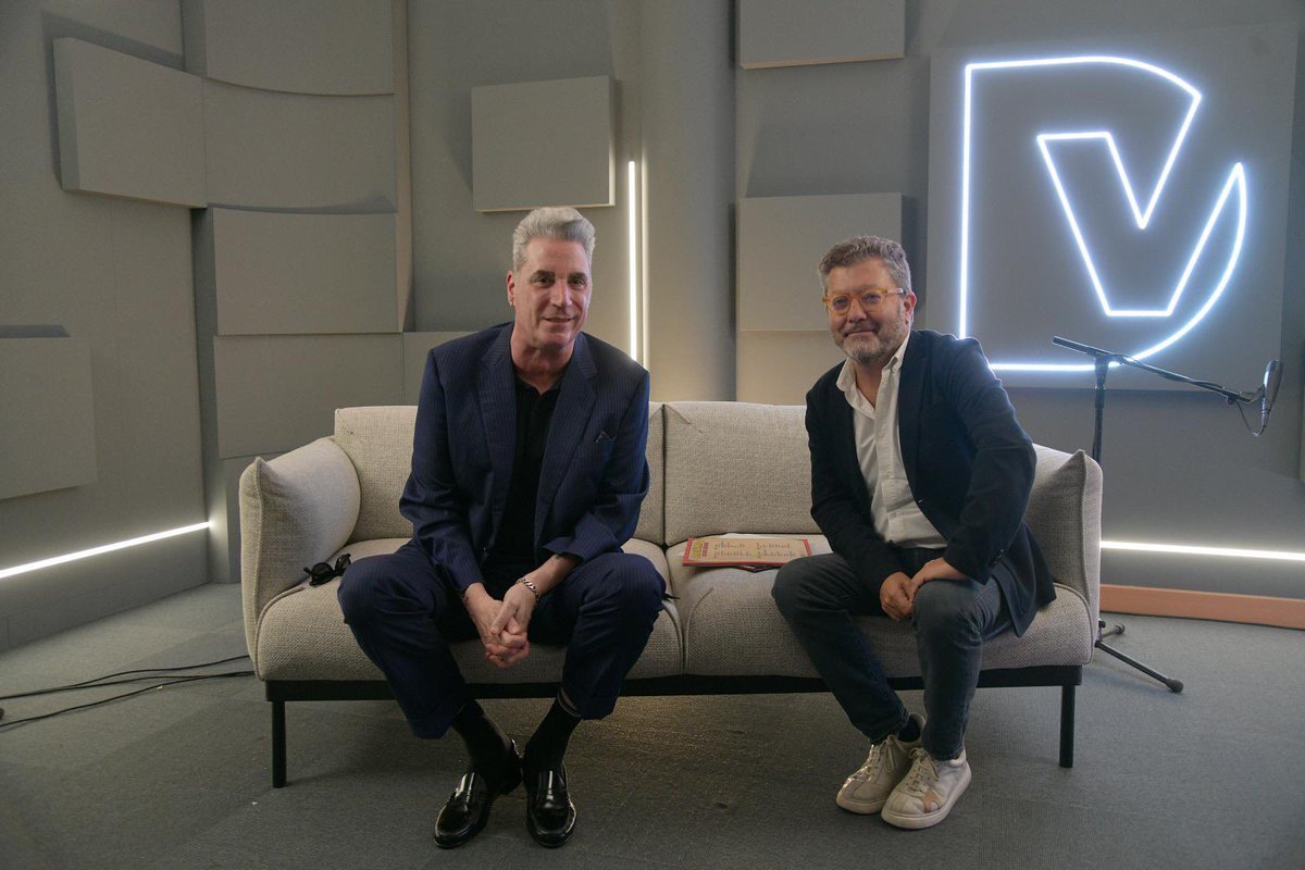 Hablamos con <a href="/Loquillo/">Loquillo</a> de #corazoneslegendarios, el disco con sus temas clásicos en dúos que van de <a href="/RAPHAELartista/">𝗥𝗔𝗣𝗛𝗔𝗘𝗟</a> a Alaska o Dani Martín. Pero también de salud, del éxito y de la Donostia donde vive discretamente. En vídeo, en papel, en <a href="/diariovasco/">El Diario Vasco</a> 

diariovasco.com/culturas/music…