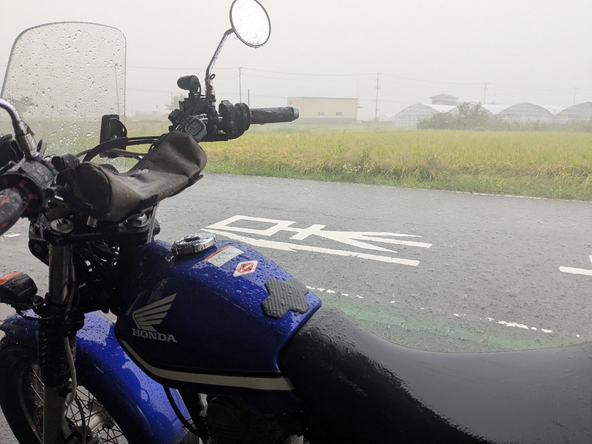 yosidaken02's tweet image. 雨のバイクが一番たのしいので大丈夫です！ 

#バイクのある風景 #バイク #HONDA #FTR223