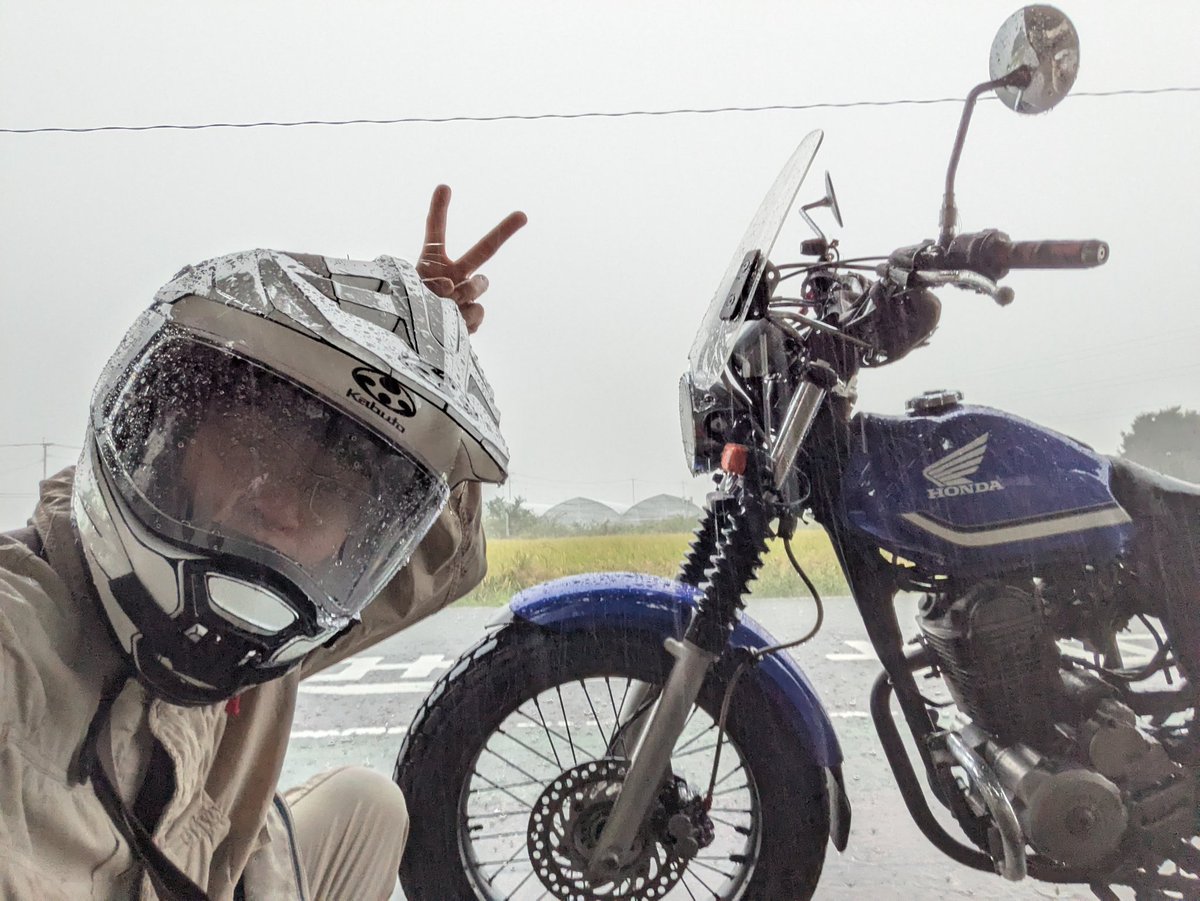 yosidaken02's tweet image. 雨のバイクが一番たのしいので大丈夫です！ 

#バイクのある風景 #バイク #HONDA #FTR223