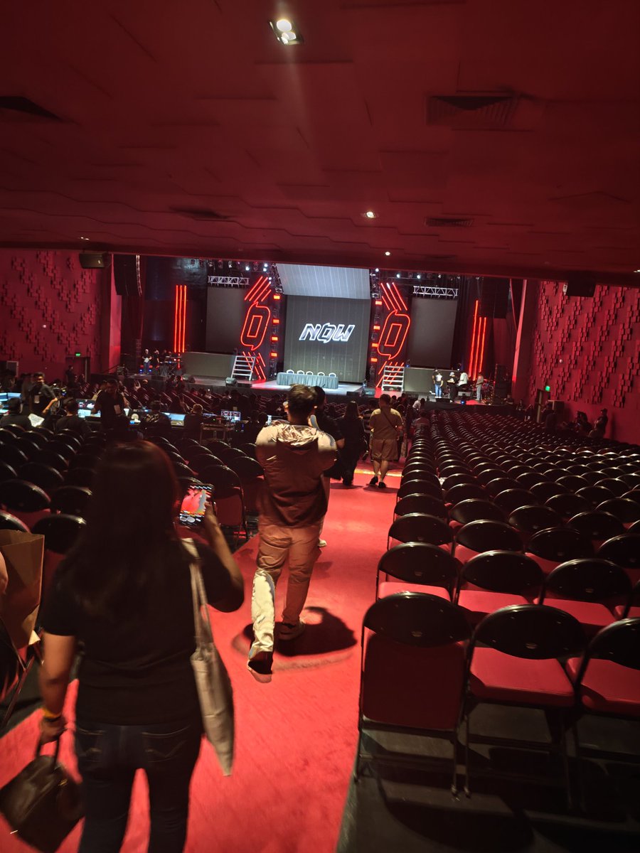 jayarmariano24's tweet image. Nakapasok na kami!!

BGYO NOW OnSTAGE

#BGYO_TheFirstSoloConcert
#BGYO @bgyo_ph