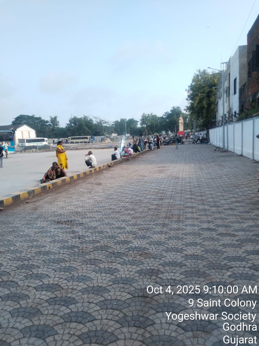 GSRTCDCGodhra's tweet image. મારું સ્વચ્છ બસ સ્ટેન્ડ ગોધરા,સ્વછોત્સવ ને સાકાર કરીએ બસ સ્ટેન્ડ સ્વચ્છ રાખીએ.
@CMOGuj @sanghaviharsh @swachhbharat @Nirmalgujarat 
#SwachhataHiSeva2025 #SwachhBharatAbhiyan 
#swachhgujarat
