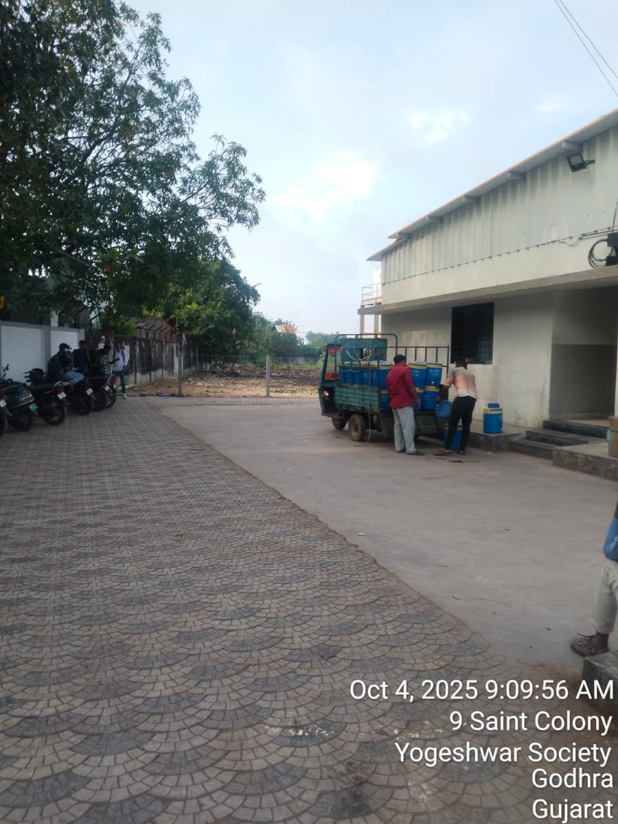 GSRTCDCGodhra's tweet image. મારું સ્વચ્છ બસ સ્ટેન્ડ ગોધરા,સ્વછોત્સવ ને સાકાર કરીએ બસ સ્ટેન્ડ સ્વચ્છ રાખીએ.
@CMOGuj @sanghaviharsh @swachhbharat @Nirmalgujarat 
#SwachhataHiSeva2025 #SwachhBharatAbhiyan 
#swachhgujarat