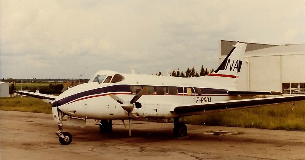 JetPap's tweet image. 6th June 1981, Paris - Le Bourget. F-BGOA, 

1952 De Havilland DH-104 Riley Turbo-Exec 400 C/N 04344