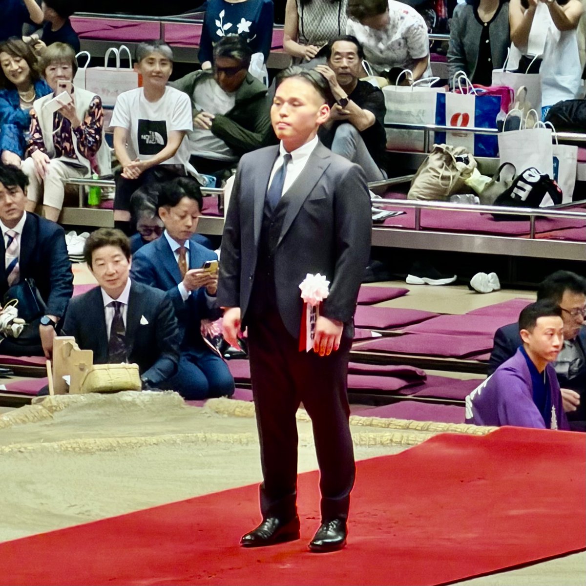 貴景勝 断髪式 湊川親方襲名会場限定ピケベアTシャツ 行司 黒 貴景勝引退湊川襲名披露大相撲】 断髪式後💇‍♂️ ニューヘアスタイル