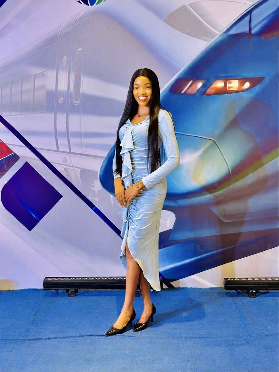 Idorenyin_M's tweet photo. #HighlightofSeptember2025

I was #LIVE at the Official Presentation for Africa’s First 4,000km, 350km/h High Speed Rail.

Transforming and Developing High Speed Rail in Nigeria, Africa!

#DeSadelNigeria https://t.co/OwDAos59n4