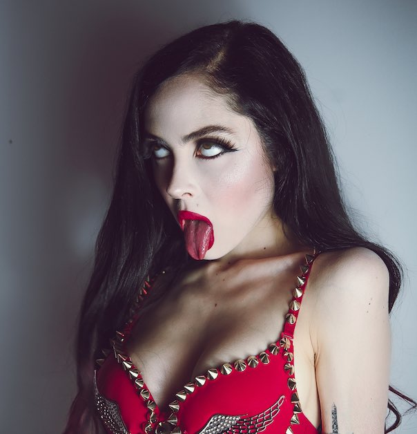 defi_gojo's tweet image. michael saylor’s daughter btw