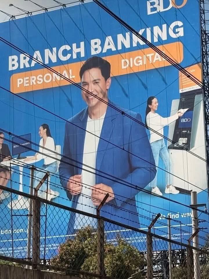Brighten up your daily commute with Alden Richards by looking up at his billboards for BDO along EDSA ✨

#AldenRichards