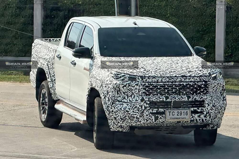 cars_pixels's tweet image. Next-generation Toyota Hilux spyshot, patent image and renders based on spyshot images.