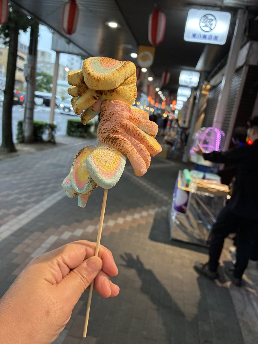 CShotengai's tweet photo. ほり川まつり
雨がやんで人もボチボチ来始めましたね、、
いつも長蛇の列になる、焼きそばも今はスルッと買えます😊
21:00までだよ。

#堀川商店街 https://t.co/jUXpVpSjfY