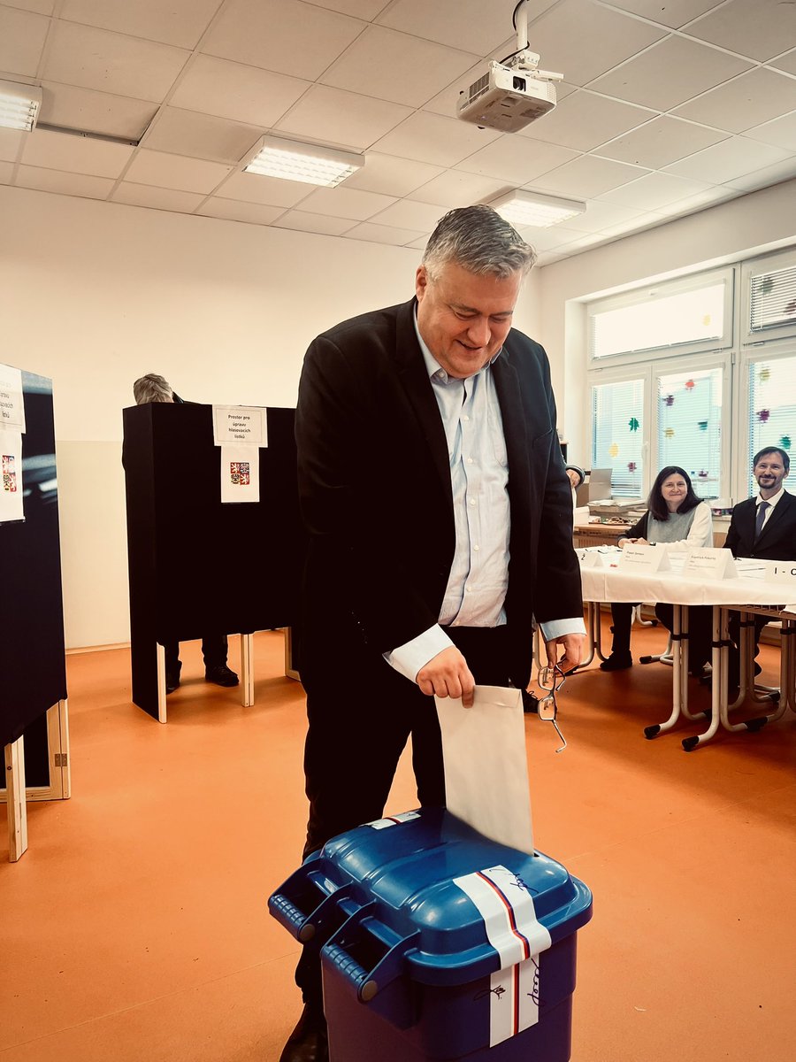 Já mám odvoleno. Prosím všechny, kteří 
dosud nevolili, běžte k volbám, máte čas až do 14h, využijte svého volebního práva.