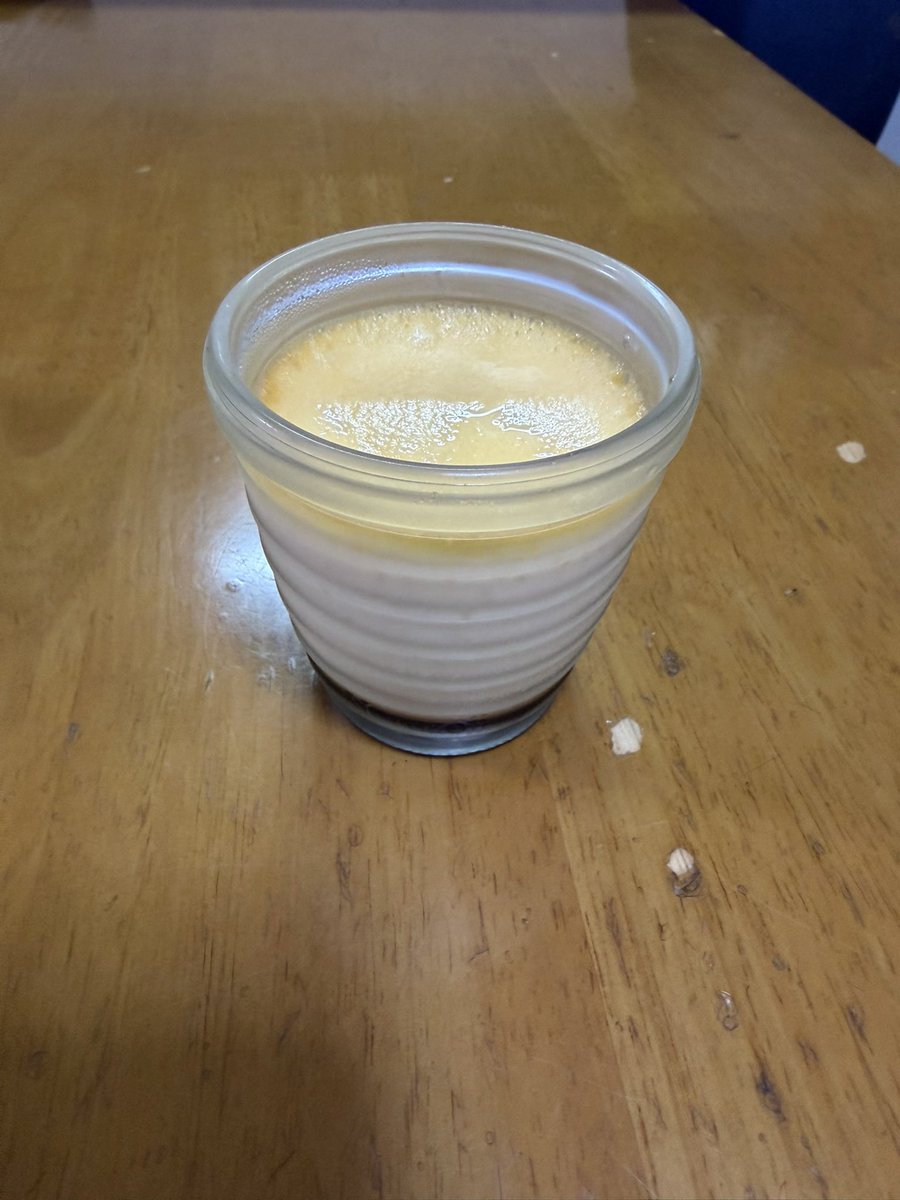 MK98381426's tweet image. 萌歌ちゃんレシピのプリン作ってみた！
ちょっとすが入ったけどいい感じに出来たのでは、、？
喫茶店に出てくるプリンの味でめっちゃ美味しい〜
#上白石萌歌