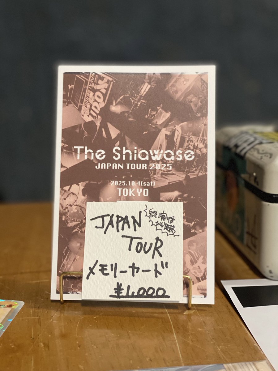 🇯🇵ツアー会場限定グッズ🇯🇵

【JAPAN TOURメモリーカード】
・¥1,000

QRコードからJAPAN TOURのライブやオフショットなどの写真・映像がご覧いただけます！
※データは後日アップロードとなります。

裏面にはメンバー手書きのセットリスト付き✍️(メンバー3種ランダム)