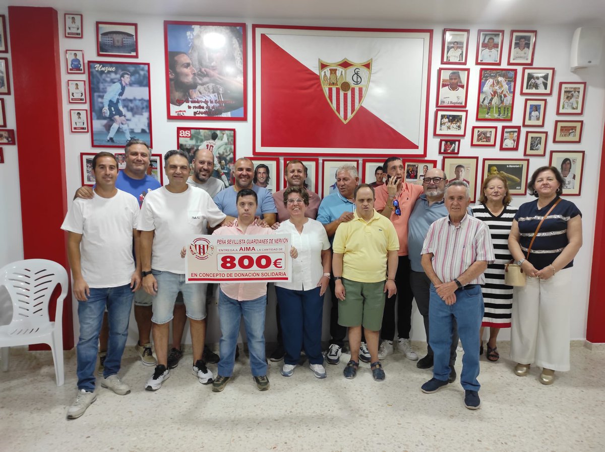 Ayer noche recibimos la visita de integrantes de AIMA. Nuestra peña les ha hecho entrega de la donación económica del aperitivo del martes de feria. GRACIAS A TODOS.