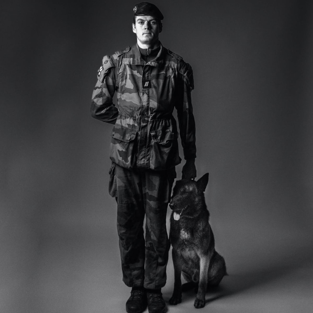 3eRG_Officiel's tweet image. 🐾 JOURNÉE MONDIALE DES ANIMAUX • Au #3eRG, les animaux occupent une place essentielle.

En binôme avec nos amis à quatre pattes 🐕, dressage, détection, protection : leur rôle est déterminant pour appuyer les sapeurs dans leurs missions.

Ardennes, tiens ferme 🇫🇷

@armee2terre