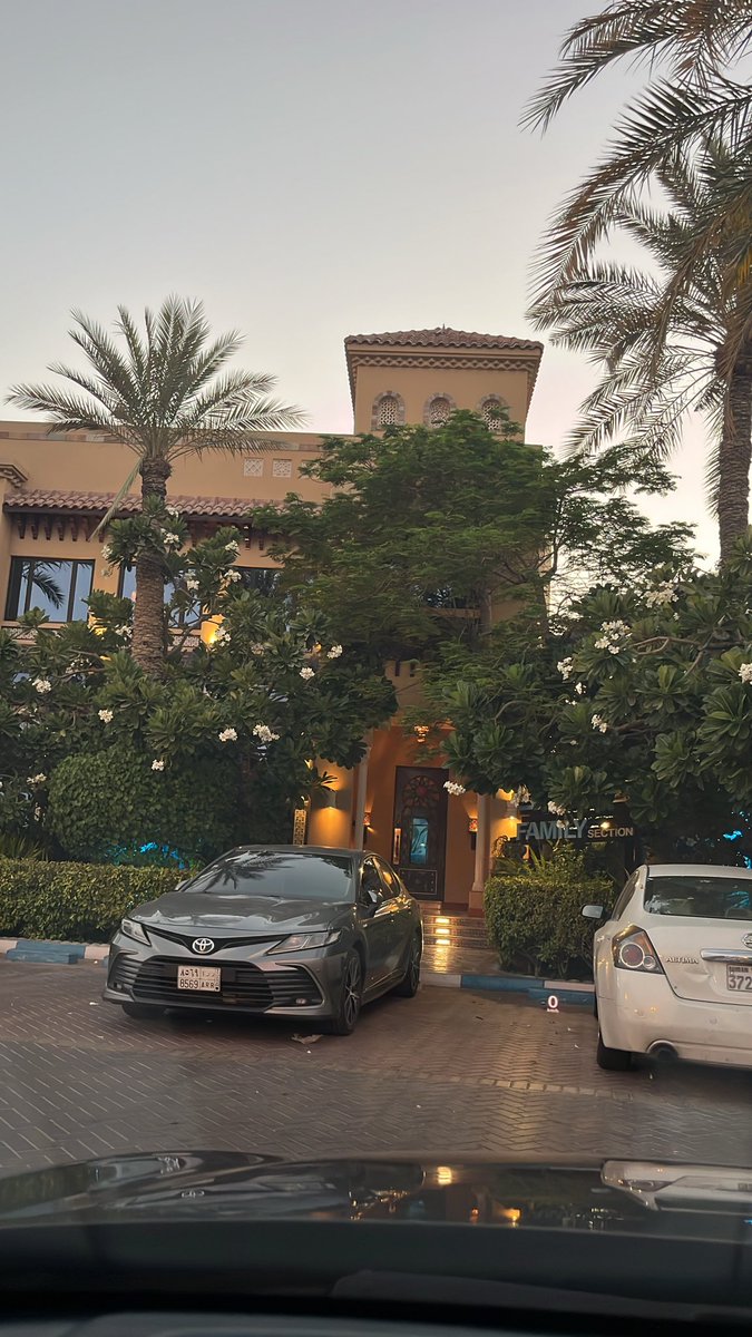 sallaam70's tweet photo. أصعب أنواع الانتظار: تلك التي لا يُعرف فيها الشيء المنتظر أو متى سيأتي. https://t.co/LNVMgtOzPR