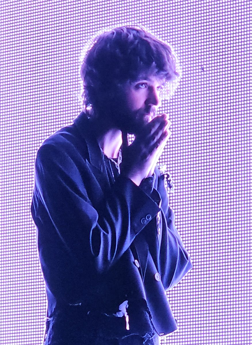 ash 🌸 tweet media