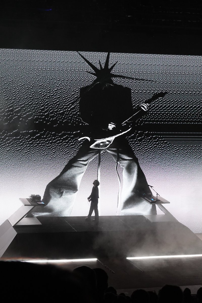 ash 🌸 tweet media