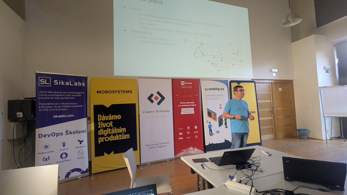 Jedeme naplno, teď třeba PostgreSQL jako vektorová databáze. #JOSCZ25